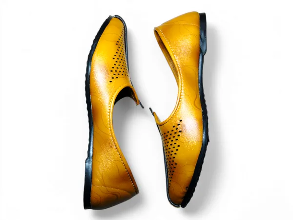 VENTURA_Ethnic_shoe