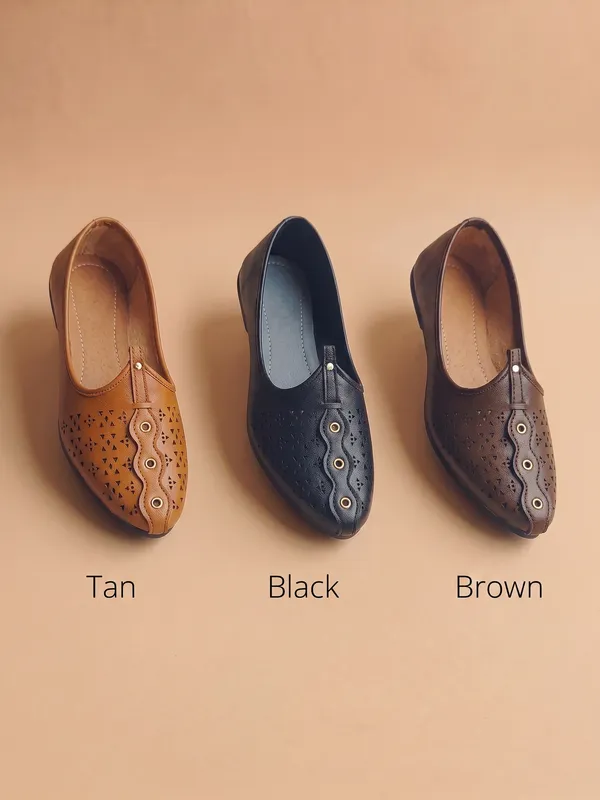 ORION_Ethnic_shoe