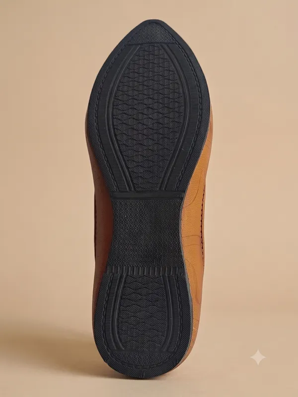 SOLEIL_Ethnic_shoe
