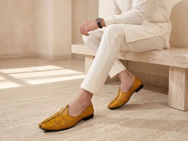 Vestra_Aura_Mojaris_For_Men