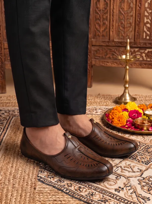 SOLEIL_Ethnic_shoe