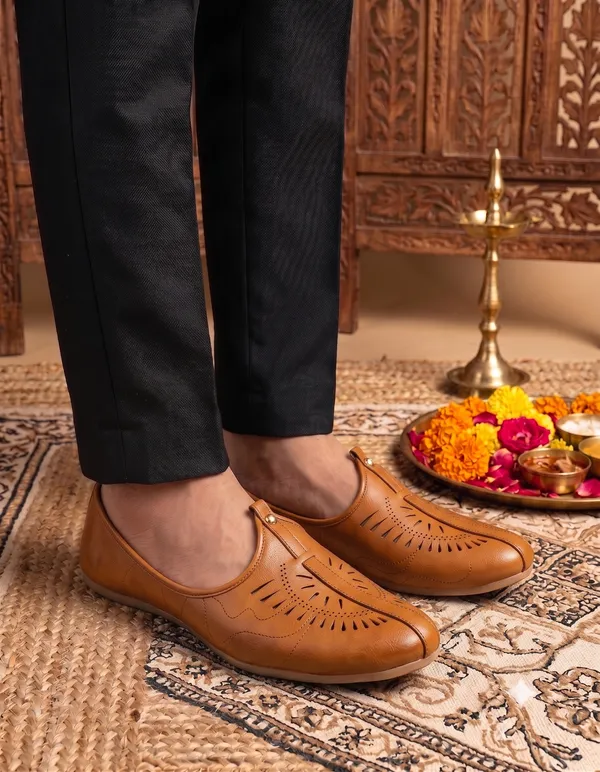 SOLEIL_Ethnic_shoe