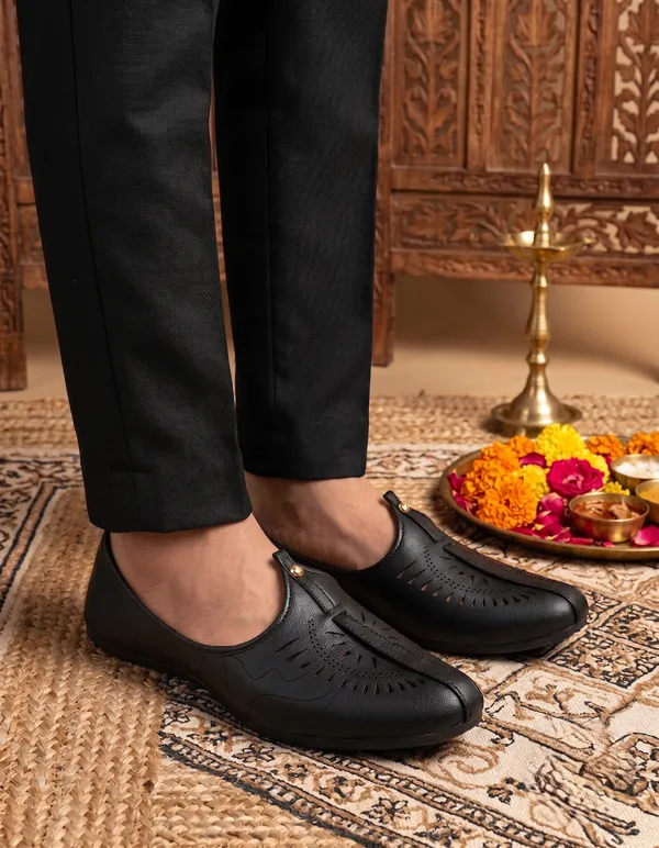 SOLEIL_Ethnic_shoe