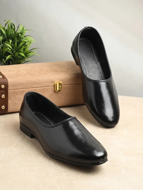 GOL_JALSA_Ethnic_shoe