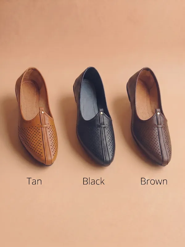 VENTURA_Ethnic_shoe