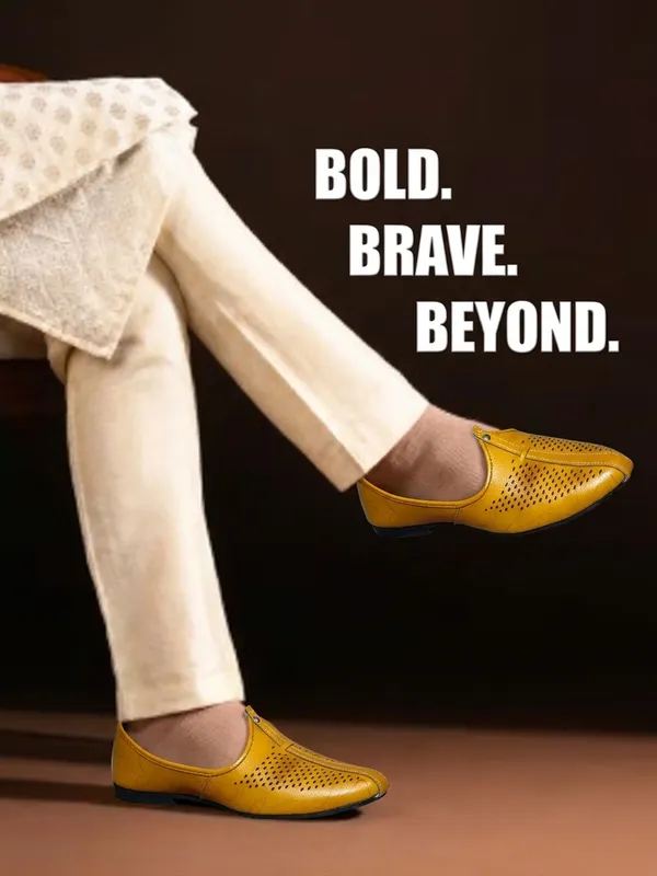 VENTURA_Ethnic_shoe