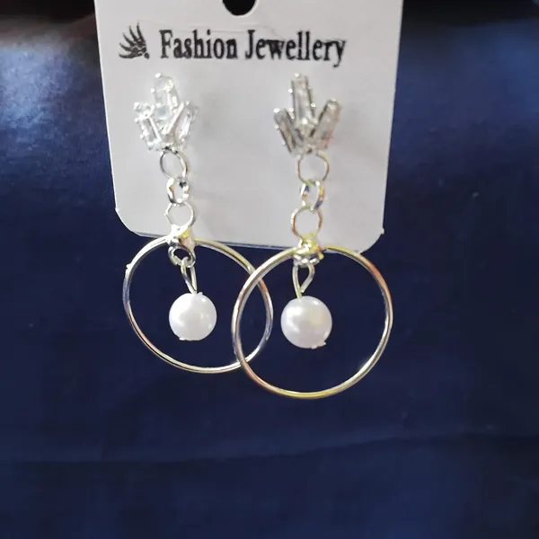Gold_Tone_Pearl_Hoop_Earrings_for_Women