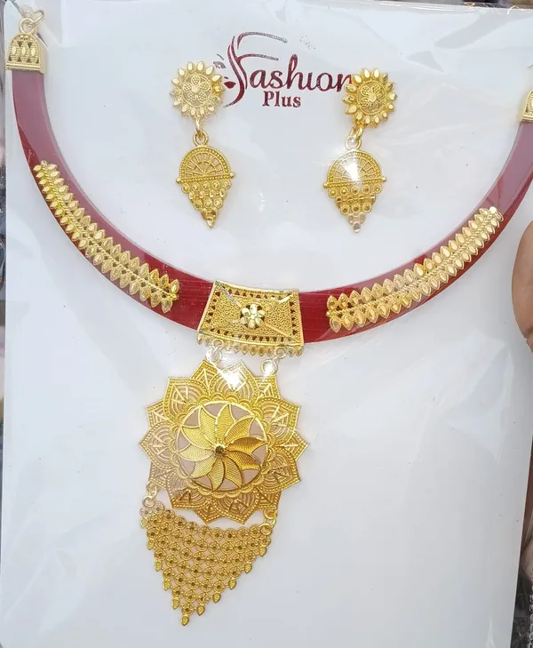 Maroon_Velvet_Necklace_And_Earrings_Set_For_Women