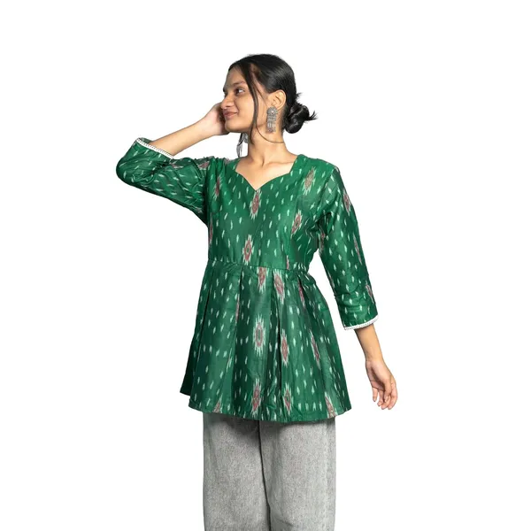 Women_S_Cotton_V_Neck_Kurti_With_3_4_Sleeves