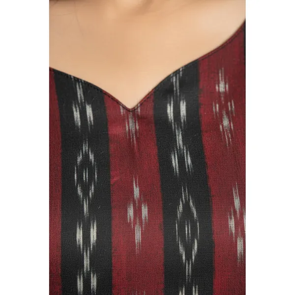 Women_S_Cotton_Blend_Ikat_Printed_Kurti