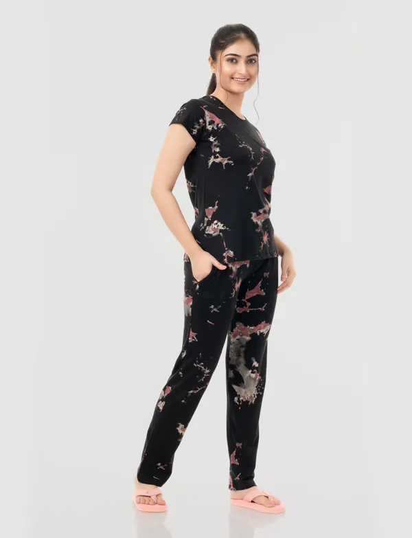 Black_Printed_Relaxed_Fit_Lounge_Set_for_Women