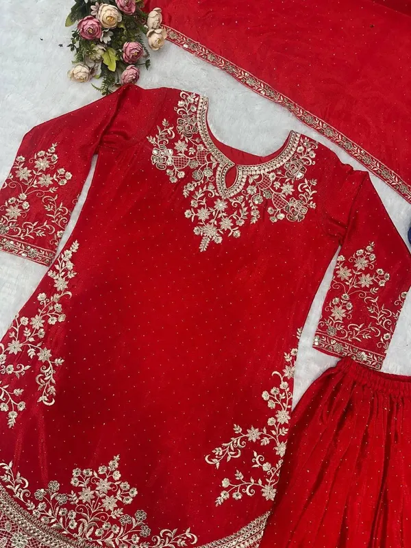 Red_Georgette_Embroidered_Ethnic_Kurta_Set_For_Women