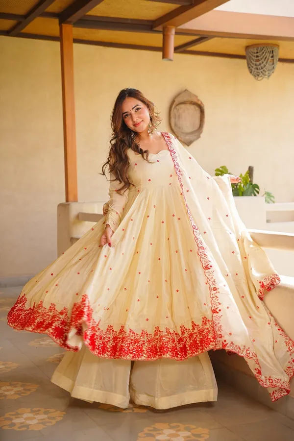 Cream_Georgette_Embroidered_Anarkali_Dress_Set_For_Women