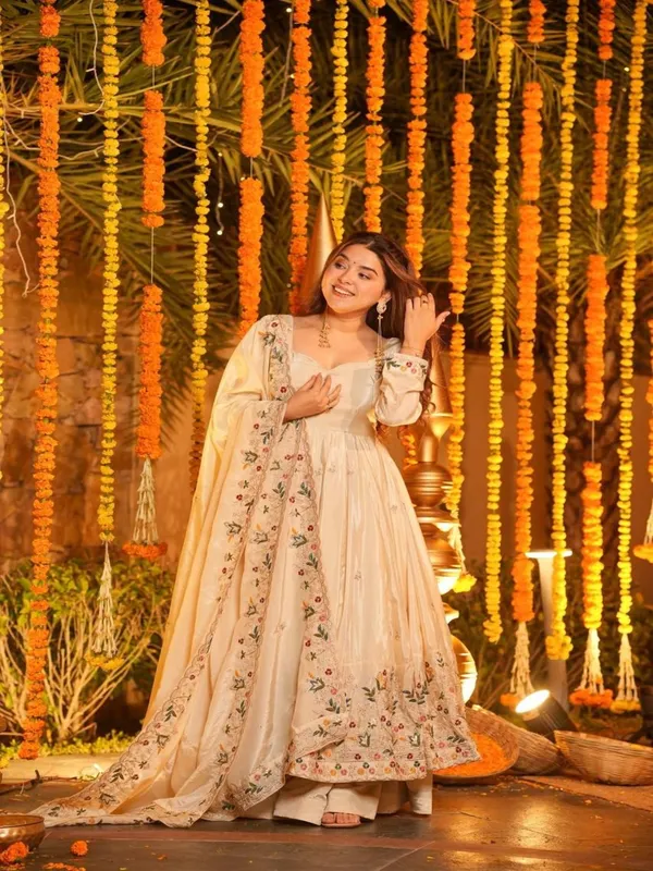 Ivory_Georgette_Floral_Anarkali_Suit_Set_For_Women