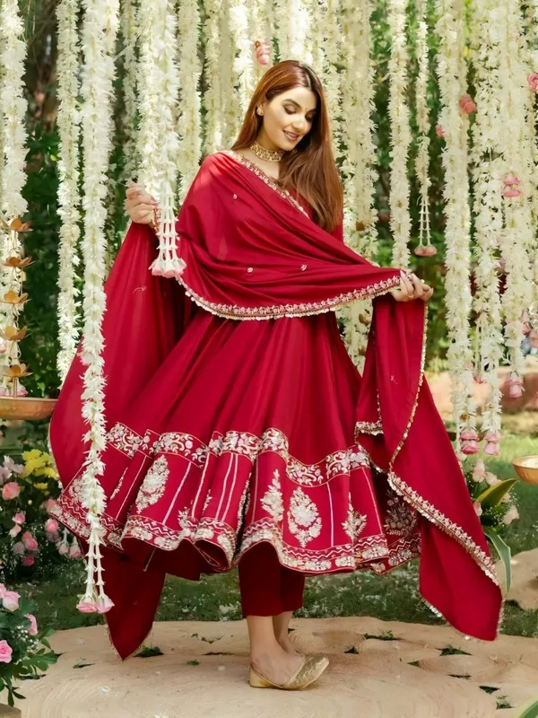 Red_Georgette_Embroidered_Anarkali_Kurta_Set_For_Women