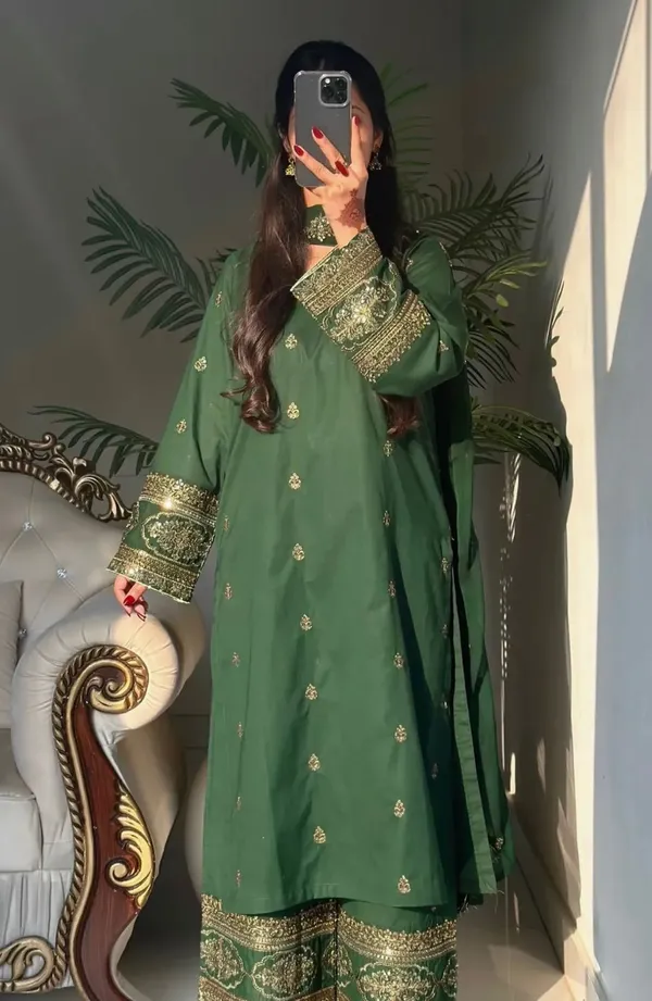 Green_Georgette_Embroidered_Straight_Kurta_With_Dupatta_For_Women