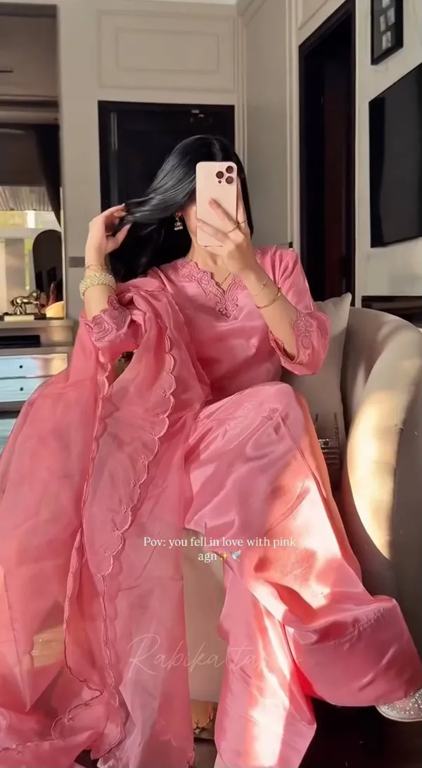 Pink_Georgette_Embroidered_Kurta_Set_For_Women