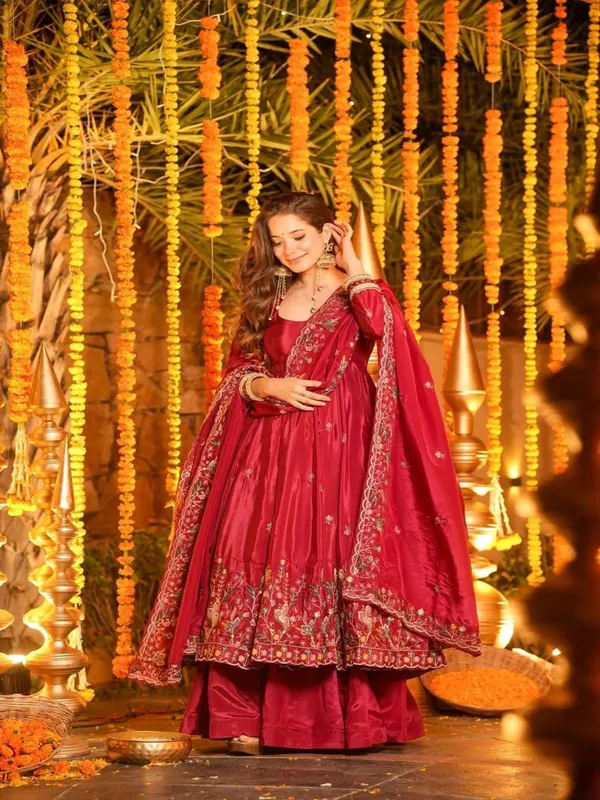 Red_Georgette_Embroidered_Anarkali_Kurta_With_Bottoms_Dupatta_For_Women