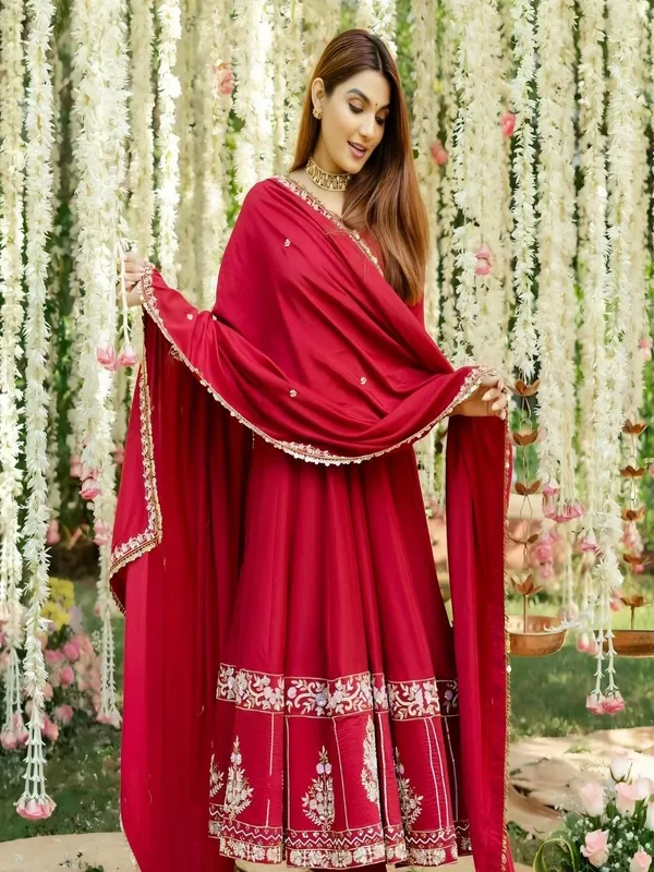 Red_Georgette_Embroidered_Anarkali_Kurta_Set_For_Women