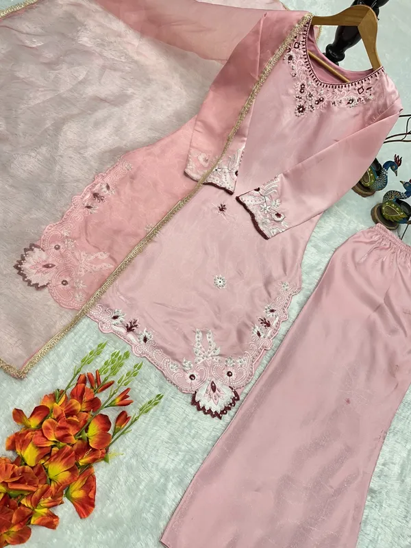 Pink_Georgette_Embroidered_Straight_Fit_Salwar_Suit_Set_For_Women