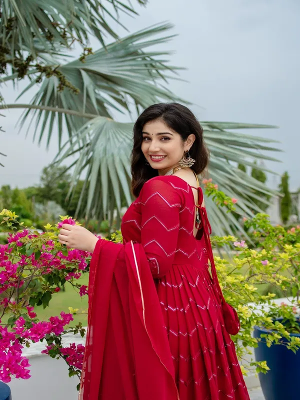 Red_Georgette_Embellished_Anarkali_Kurta_With_Dupatta_For_Women