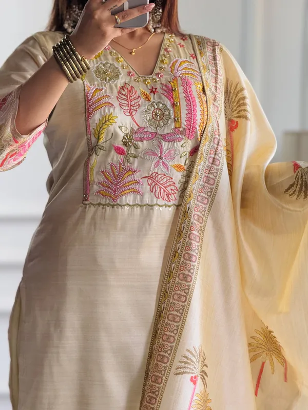 Cream_Georgette_Printed_Straight_Kurta_Set_For_Women