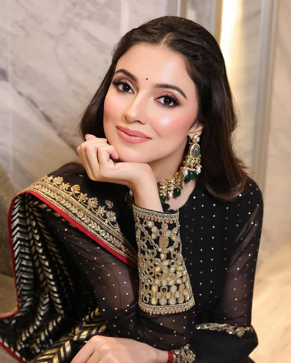Black_Georgette_Embroidered_Kurta_Dupatta_Set_For_Women