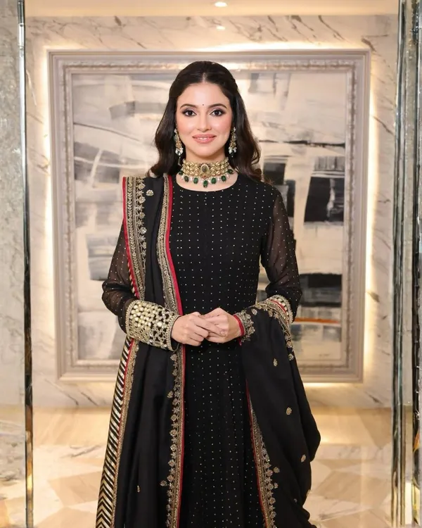Black_Georgette_Embroidered_Kurta_Dupatta_Set_For_Women