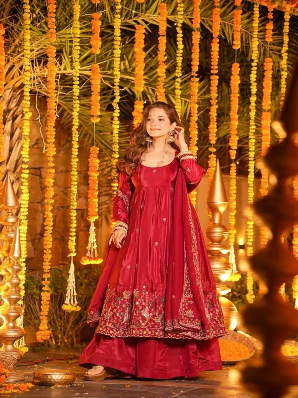 Red_Georgette_Embroidered_Anarkali_Kurta_With_Bottoms_Dupatta_For_Women