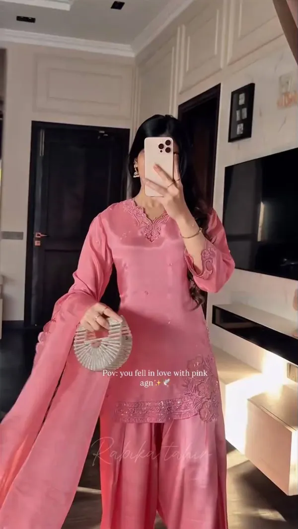 Pink_Georgette_Embroidered_Kurta_Set_For_Women