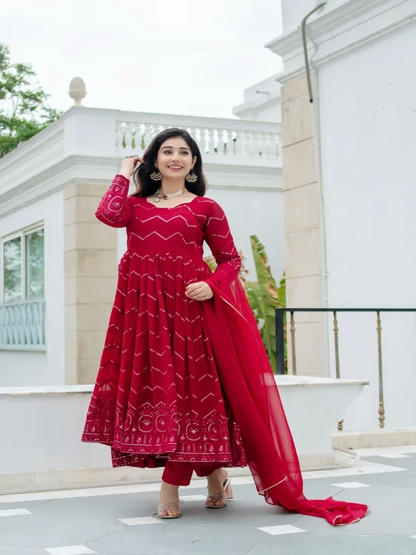 Red_Georgette_Embellished_Anarkali_Kurta_With_Dupatta_For_Women