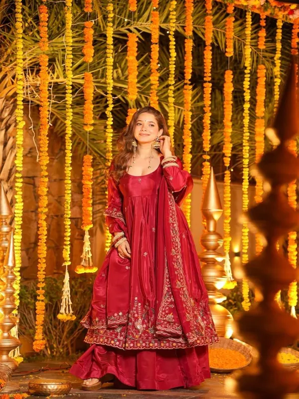 Red_Georgette_Embroidered_Anarkali_Kurta_With_Bottoms_Dupatta_For_Women