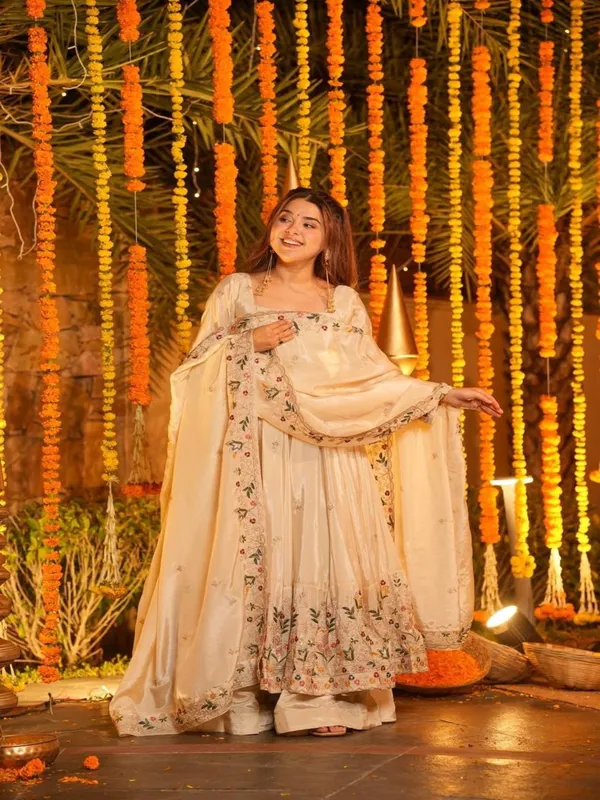 Ivory_Georgette_Floral_Anarkali_Suit_Set_For_Women