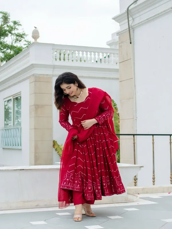 Red_Georgette_Embellished_Anarkali_Kurta_With_Dupatta_For_Women
