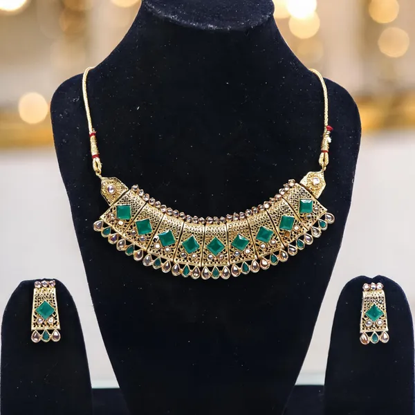 Gold_Green_Stone_Geometric_Necklace_Set_For_Women