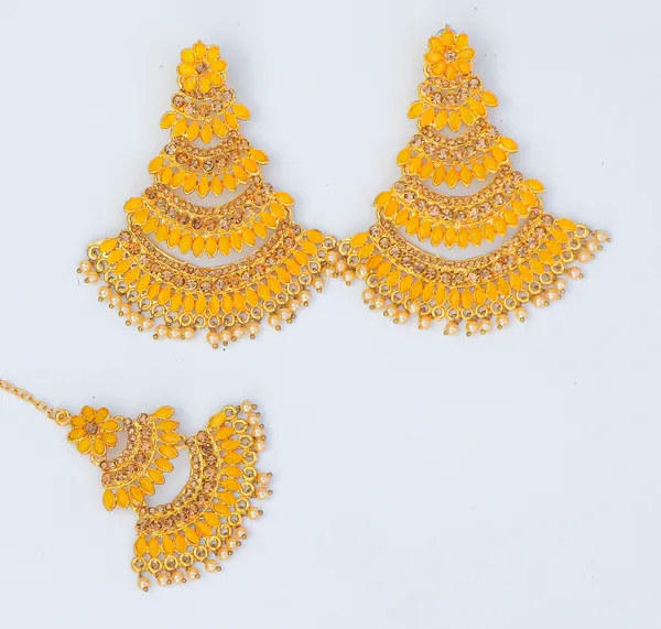 Gold_Tone_Layered_Chandelier_Jewellery_Set_For_Women