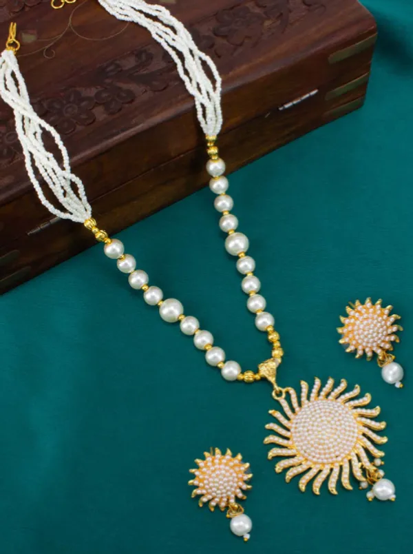Gold_White_Pearl_Sunburst_Necklace_Set_For_Women