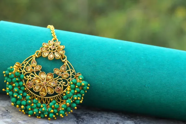 Green_Gold_Brass_Gold_Plated_Ethnic_Maang_Tikka_Jewellery_Set_For_Women