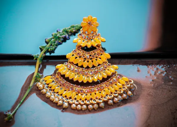 Gold_Tone_Layered_Chandelier_Jewellery_Set_For_Women