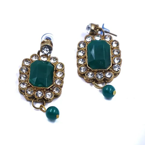 Green_Gold_Tone_Stone_Studded_Layered_Necklace_Set_For_Women