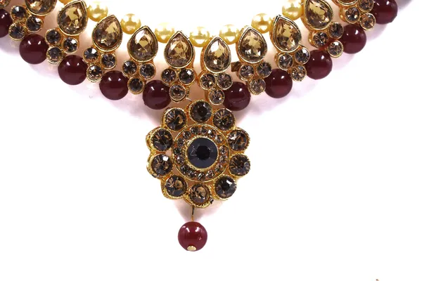 Maroon_Gold_Tone_Traditional_Beaded_Jewellery_Set_For_Women