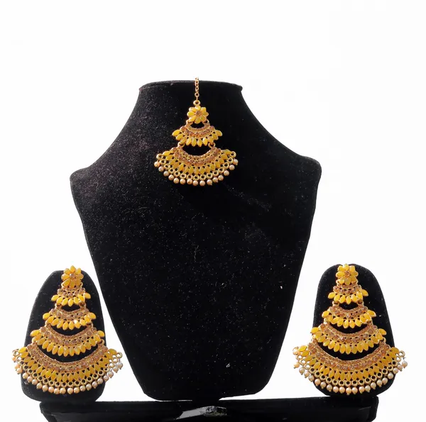 Gold_Tone_Layered_Chandelier_Jewellery_Set_For_Women