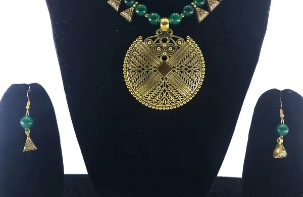 Green_Gold_Tone_Beaded_Antique_Necklace_Set_For_Women