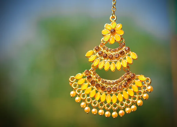 Gold_Tone_Layered_Chandelier_Jewellery_Set_For_Women