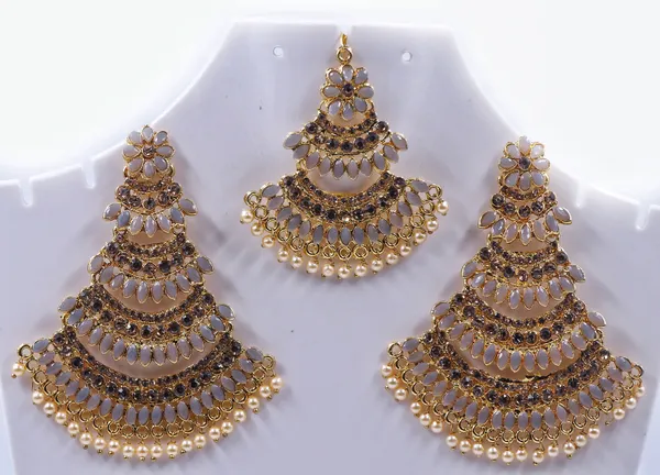 Gold_Tone_Tiered_Earrings_And_Maang_Tikka_Set_For_Women
