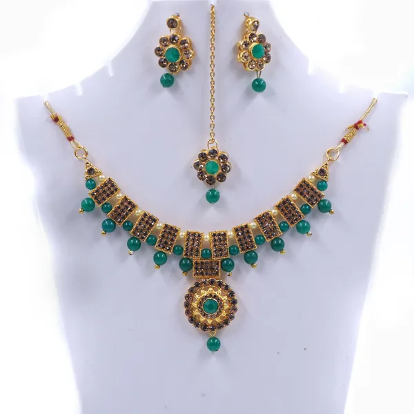 Gold_Green_Stone_Floral_Pendant_Jewellery_Set_For_Women