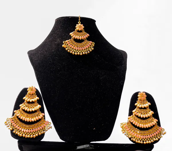 Peach_Gold_Tone_Layered_Necklace_Earrings_And_Maang_Tikka_Set_For_Women