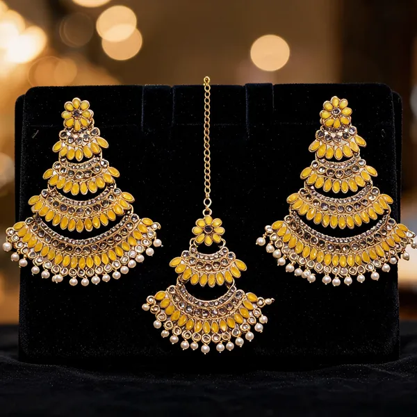 Gold_Tone_Kundan_Jhumka_Earrings_And_Maang_Tikka_Set_For_Women