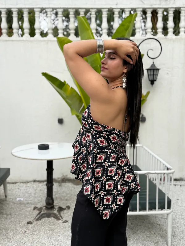 Eiara_Black_Mor_Pankh_Noodle_Strap_Top