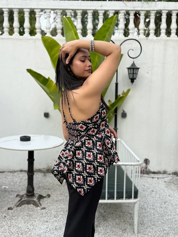 Eiara_Black_Mor_Pankh_Noodle_Strap_Top